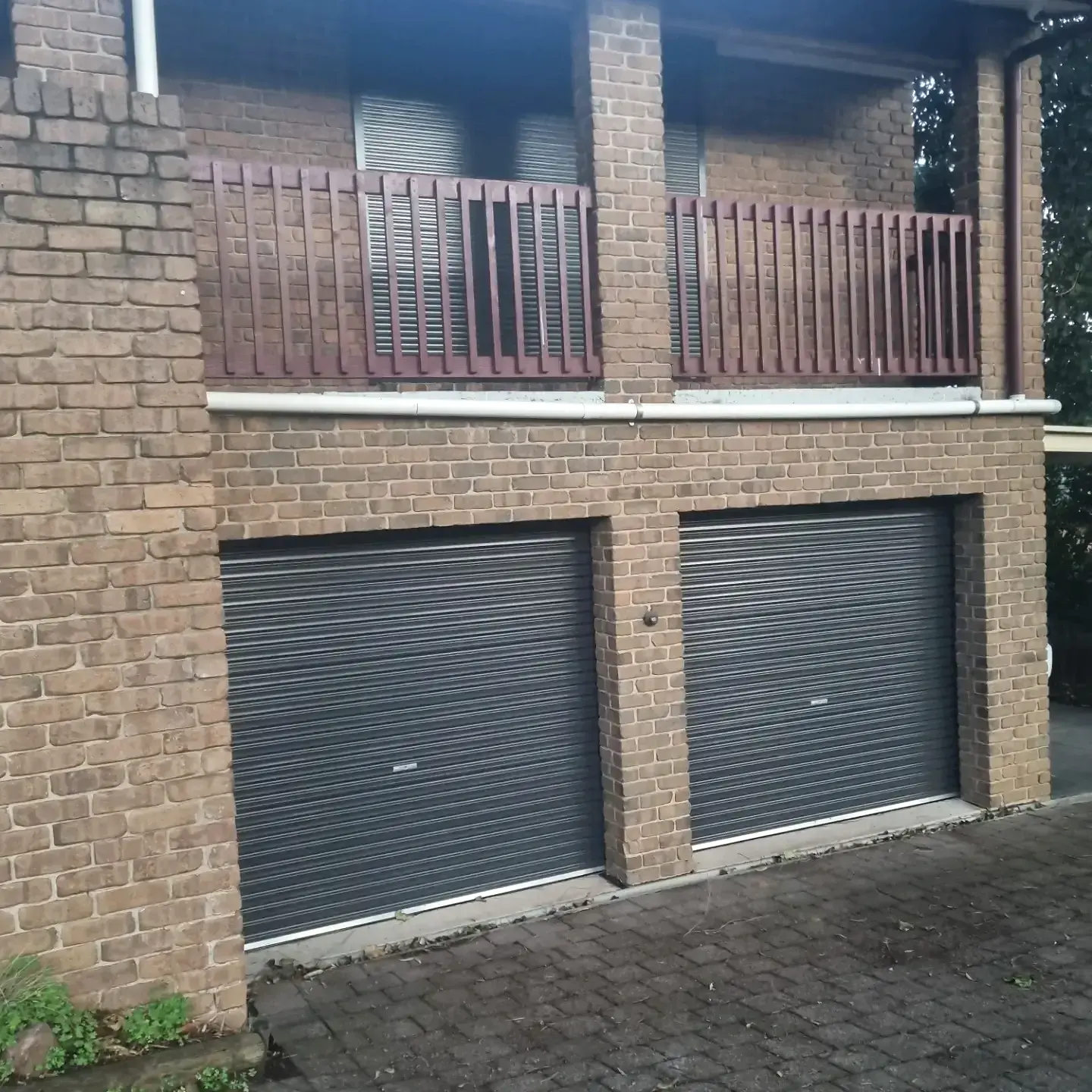The same balcony frontage before the timber batten balustrade