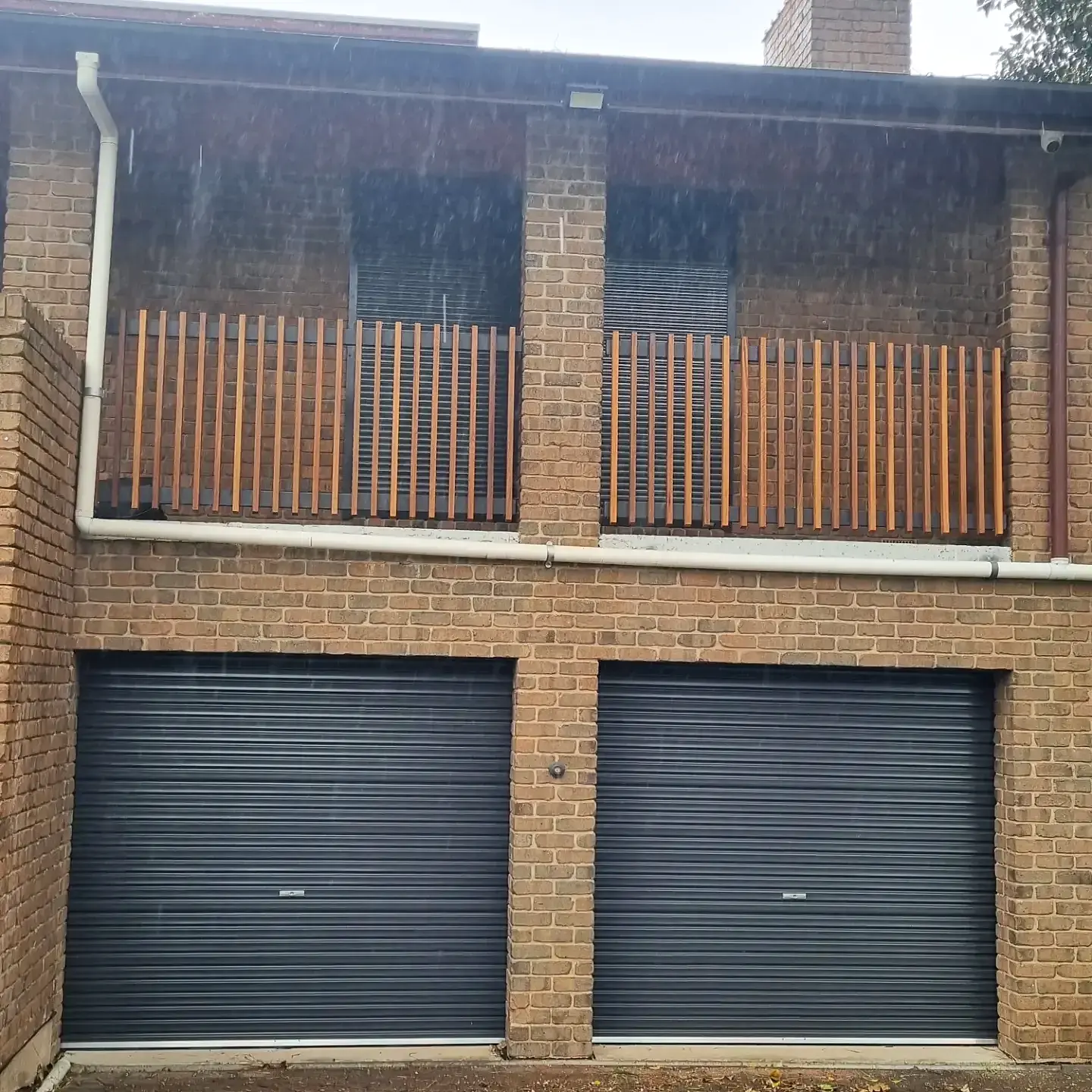 Vertical timber batten balustrade along a balcony above a double garage